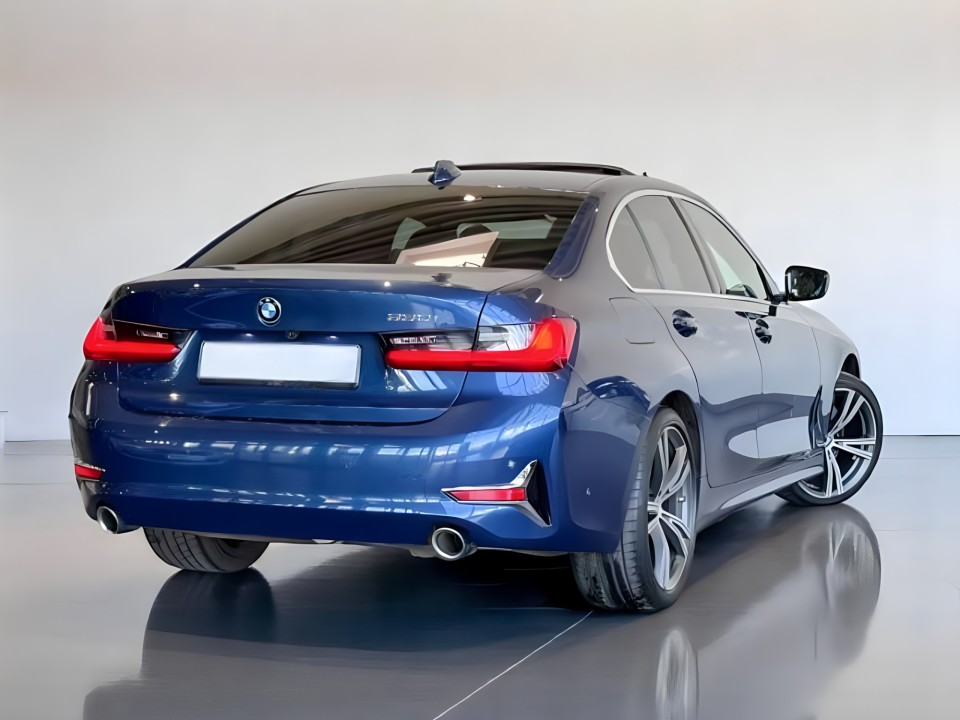 BMW Seria 3 BMW 330i Limousina Luxury Line (3)