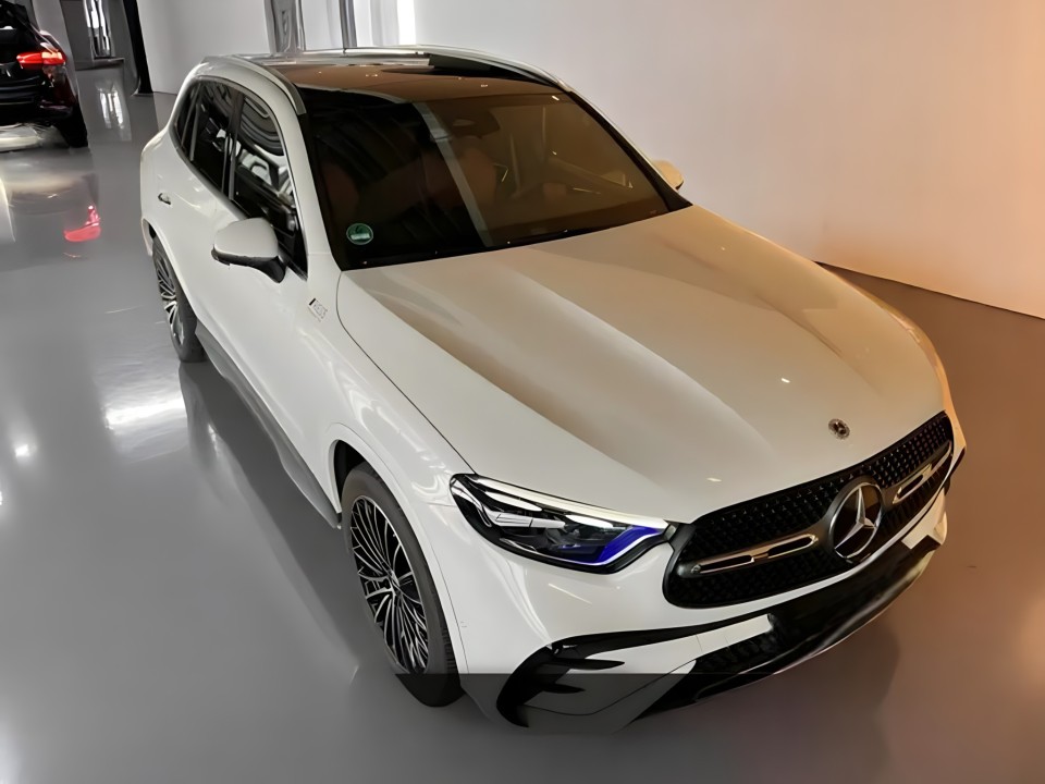 Mercedes-Benz GLC 200 4MATIC AMG (2)