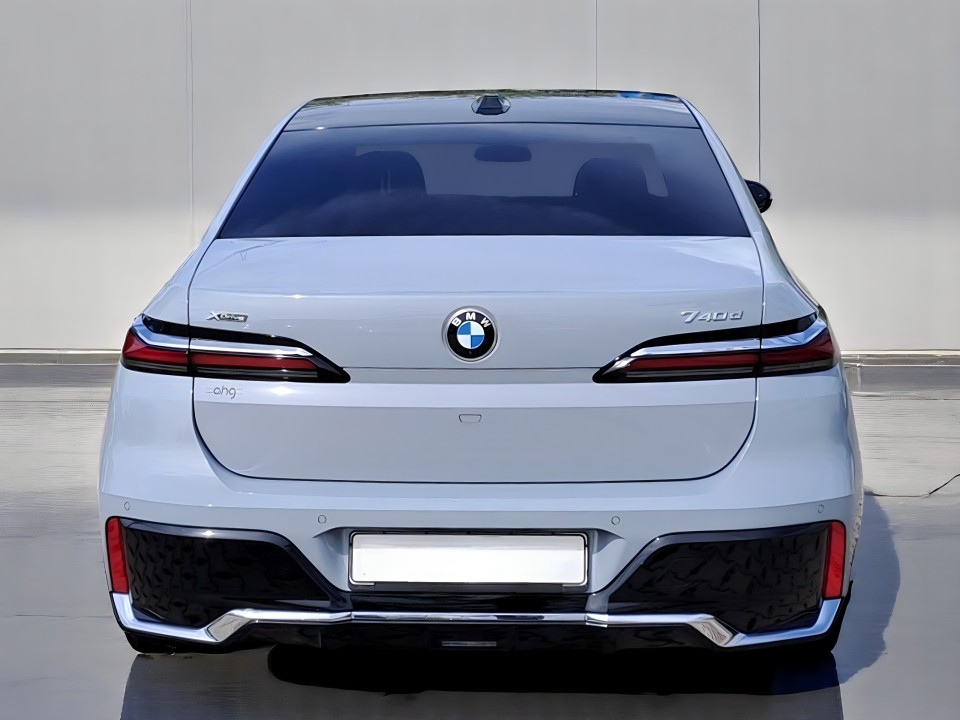 BMW Seria 7 740d xDrive M-Sport (3)