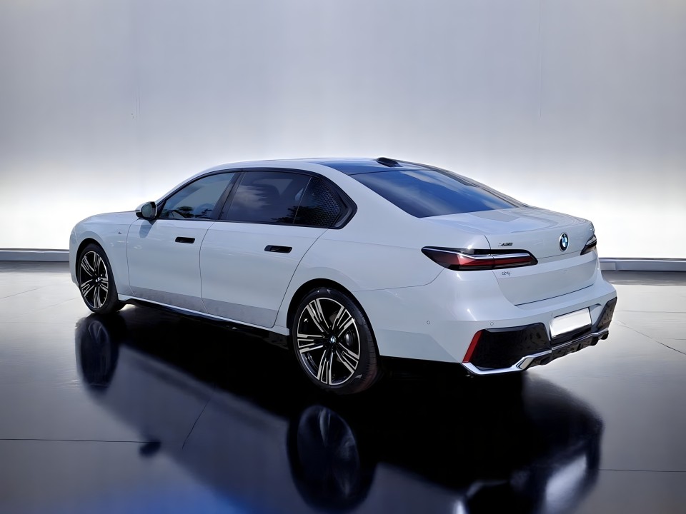 BMW Seria 7 740d xDrive M-Sport (4)