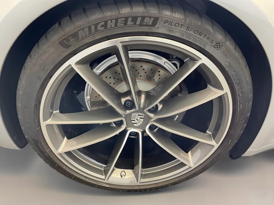 Porsche 911 Carrera (992 I) - foto 25
