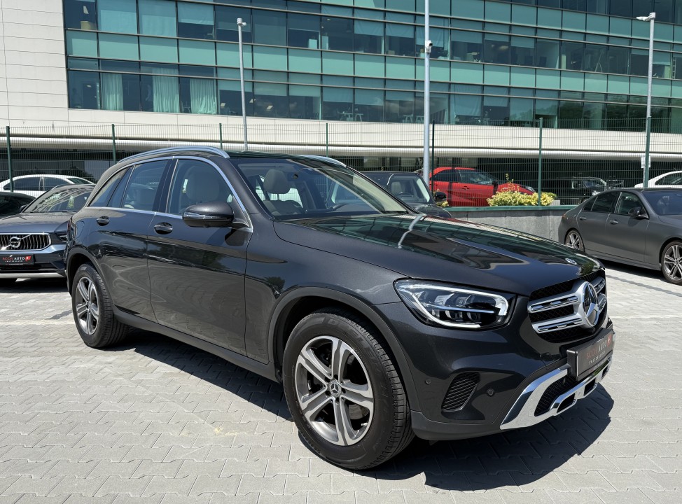 Mercedes-Benz GLC 300 (1)