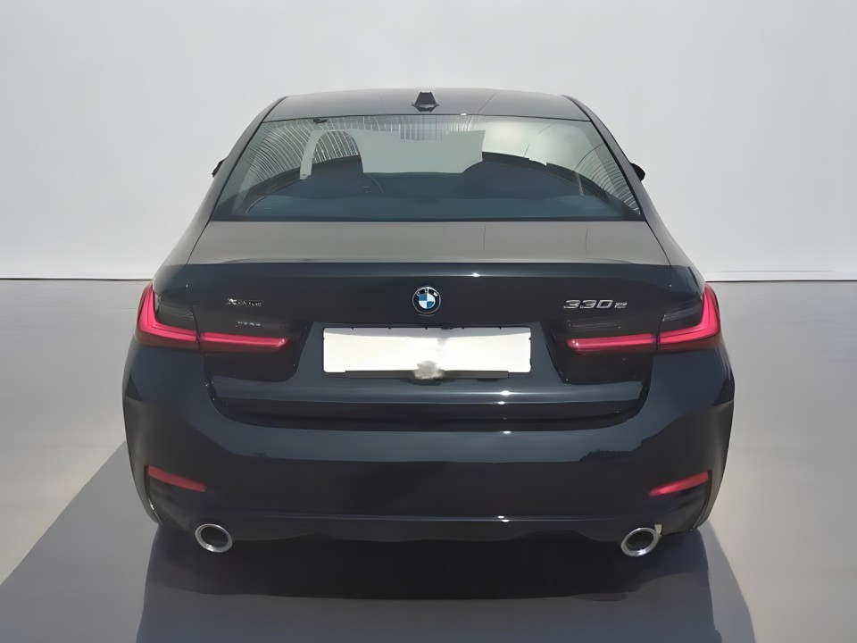 BMW Seria 3 330e xDrive Sedan (3)