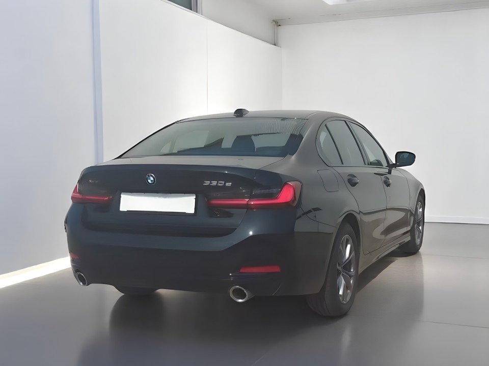 BMW Seria 3 330e xDrive Sedan (2)