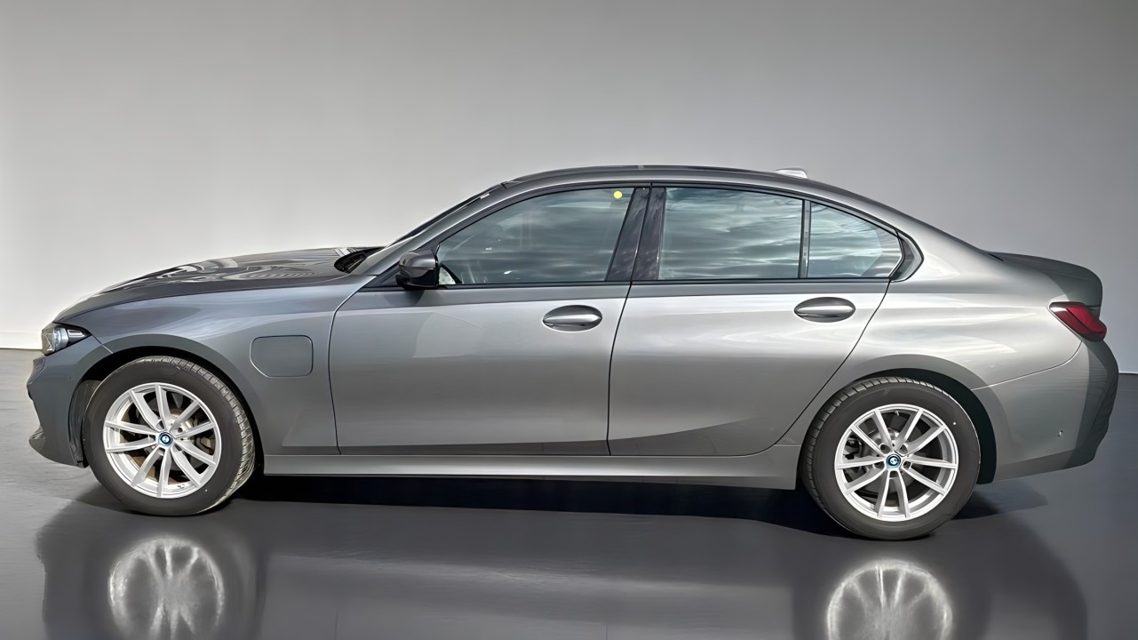 BMW Seria 3 BMW 330e xDrive (3)