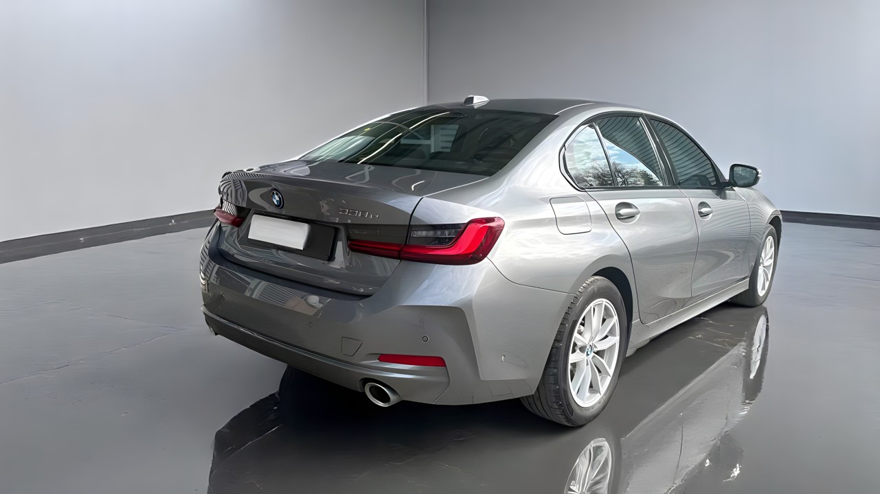 BMW Seria 3 BMW 330e xDrive (2)