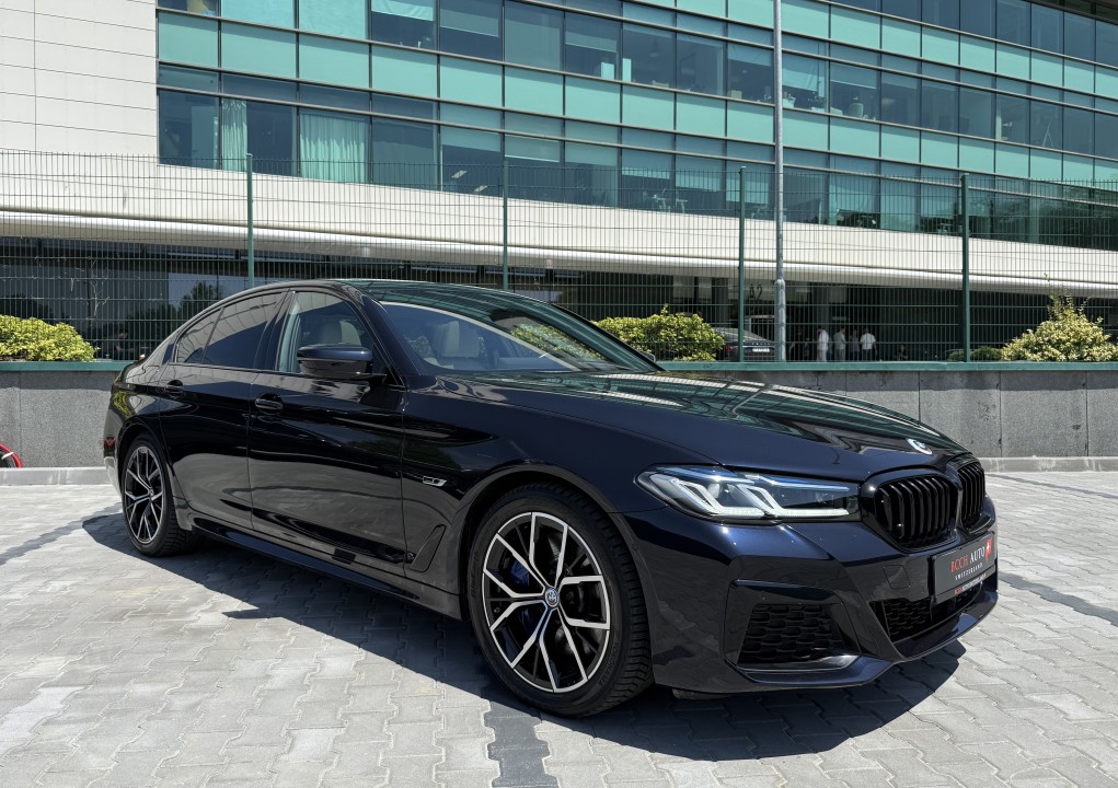 BMW Seria 5 545 e xDrive (1)