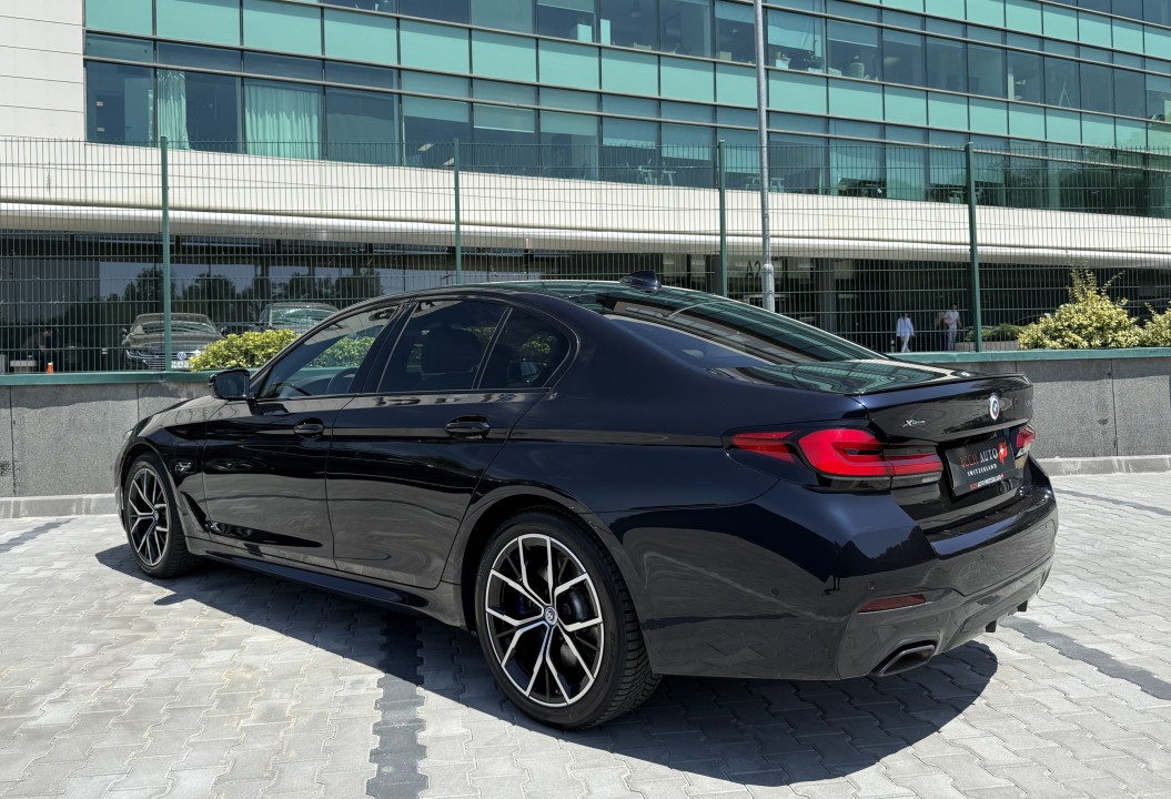 BMW Seria 5 545 e xDrive (5)
