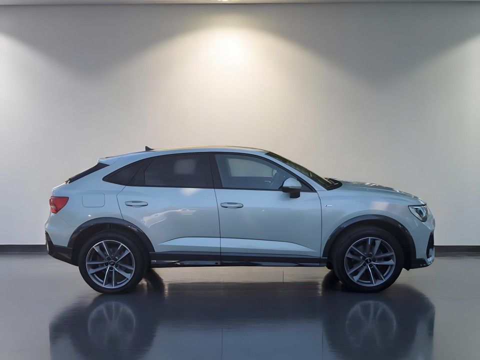 Audi Q3 35 TFSI S-line Sportback (2)