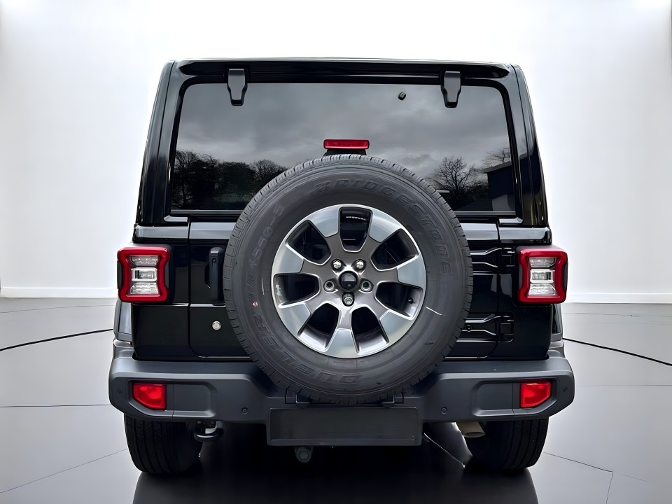 Jeep Wrangler Unlimited Sahara (5)