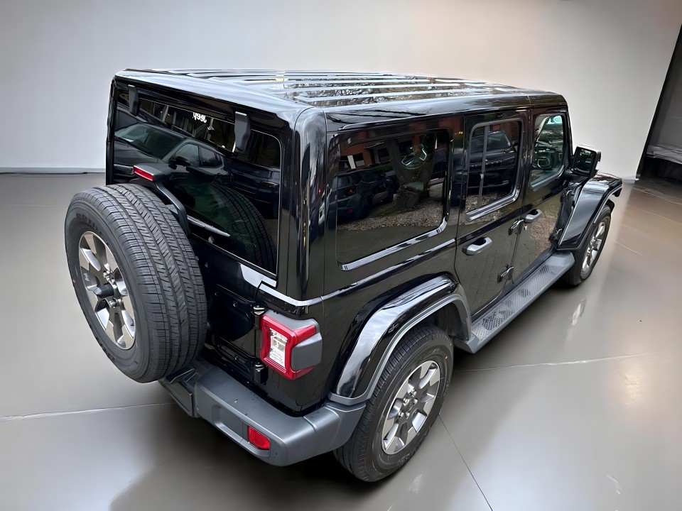 Jeep Wrangler Unlimited Sahara (4)