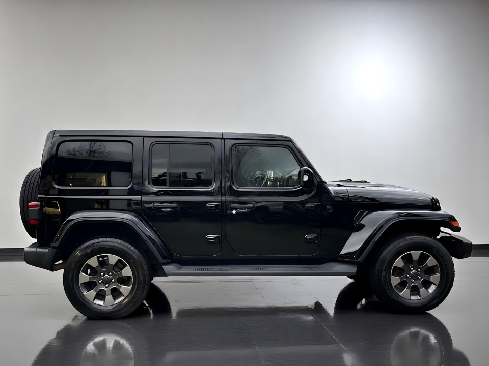 Jeep Wrangler Unlimited Sahara (2)