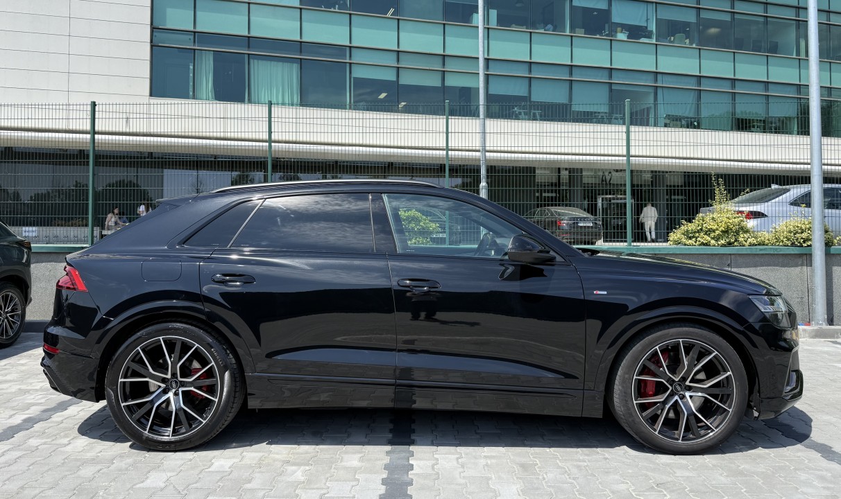 Audi Q8 60 TFSIe quattro tiptronic S-Line (2)