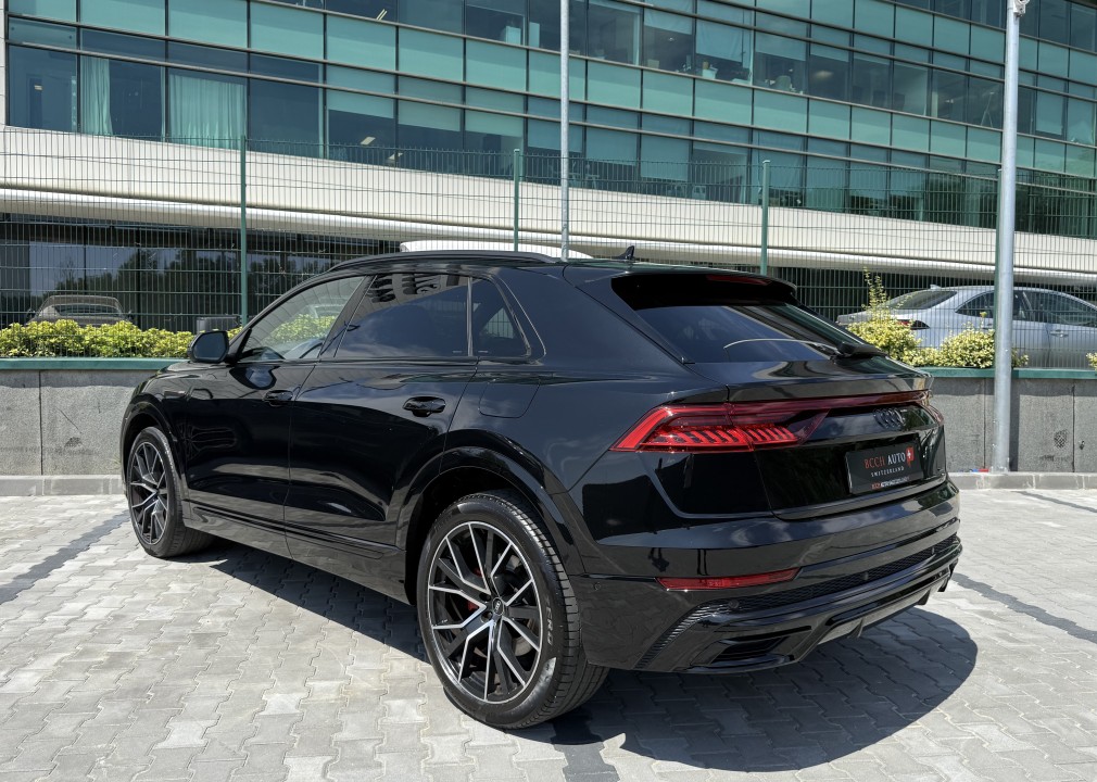 Audi Q8 60 TFSIe quattro tiptronic S-Line (5)