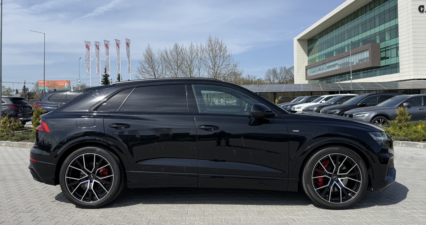 Audi Q8 60 TFSIe quattro tiptronic S-Line (2)