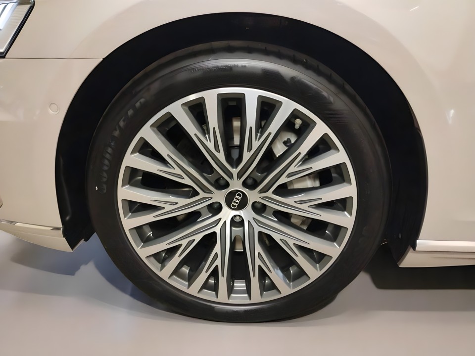 Audi A8 55TFSI quattro tiptronic - foto 18