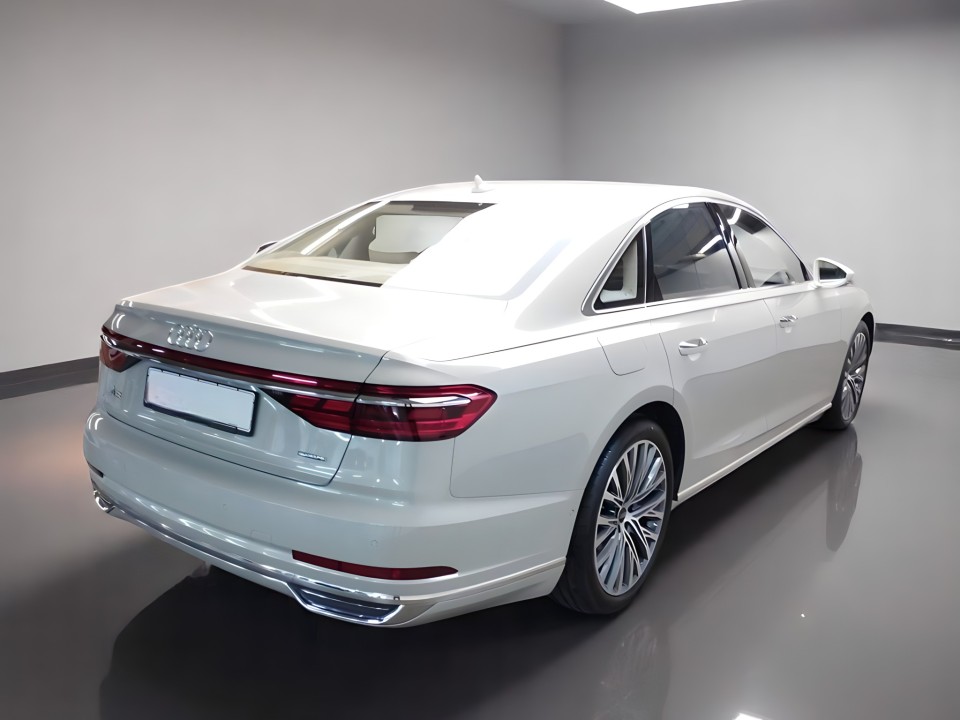 Audi A8 55TFSI quattro tiptronic (2)