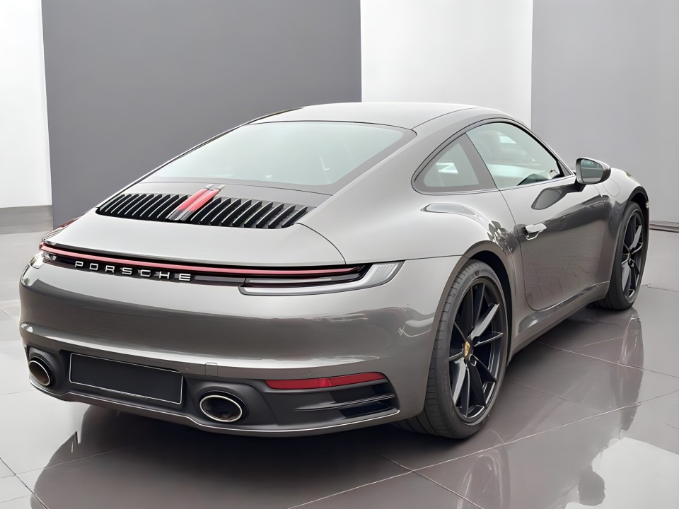 Porsche 911 Carrera (4)