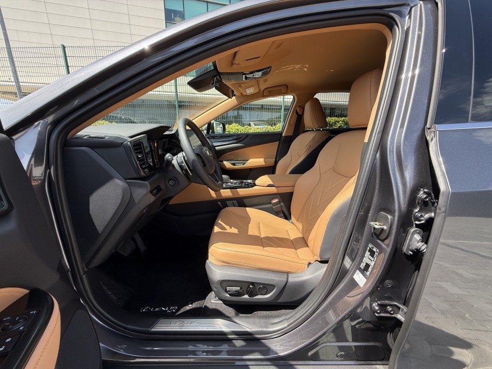 Lexus Seria NX 450h+ AWD - foto 9