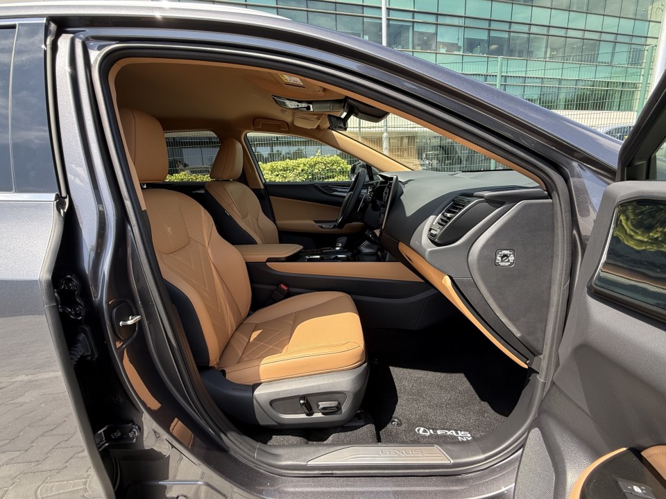 Lexus Seria NX 450h+ AWD - foto 15