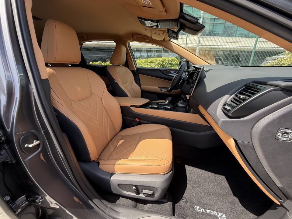 Lexus Seria NX 450h+ AWD - foto 16