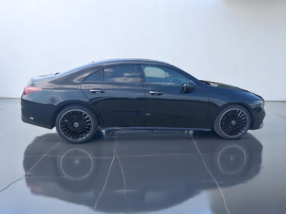 Mercedes-Benz CLA 200 AMG Line (2)
