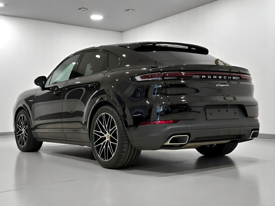 Porsche Cayenne Coupe 3.0 E-Hybrid (3)
