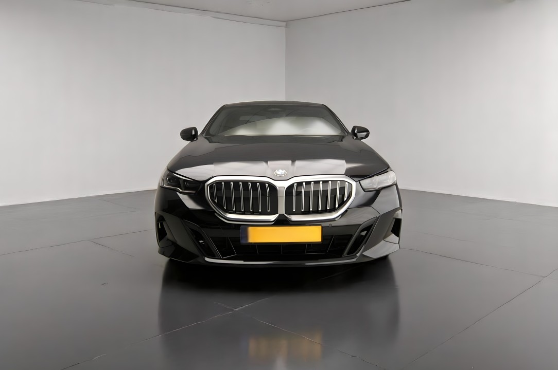 BMW Seria 5 540d xDrive M-Sport (2)