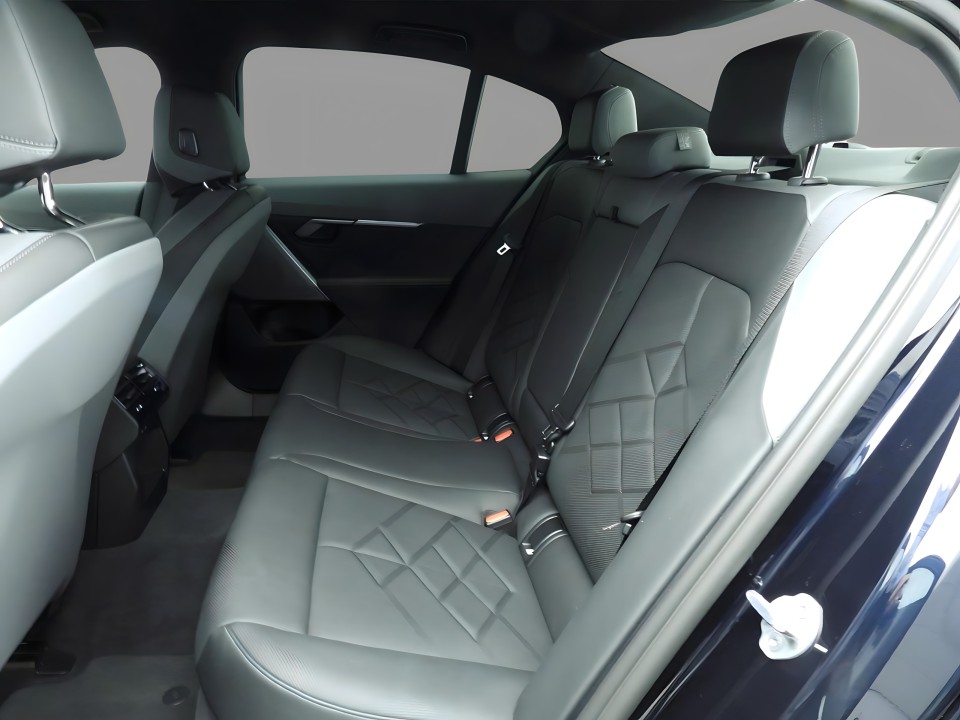 BMW Seria 5 540d xDrive M-Sport - foto 7