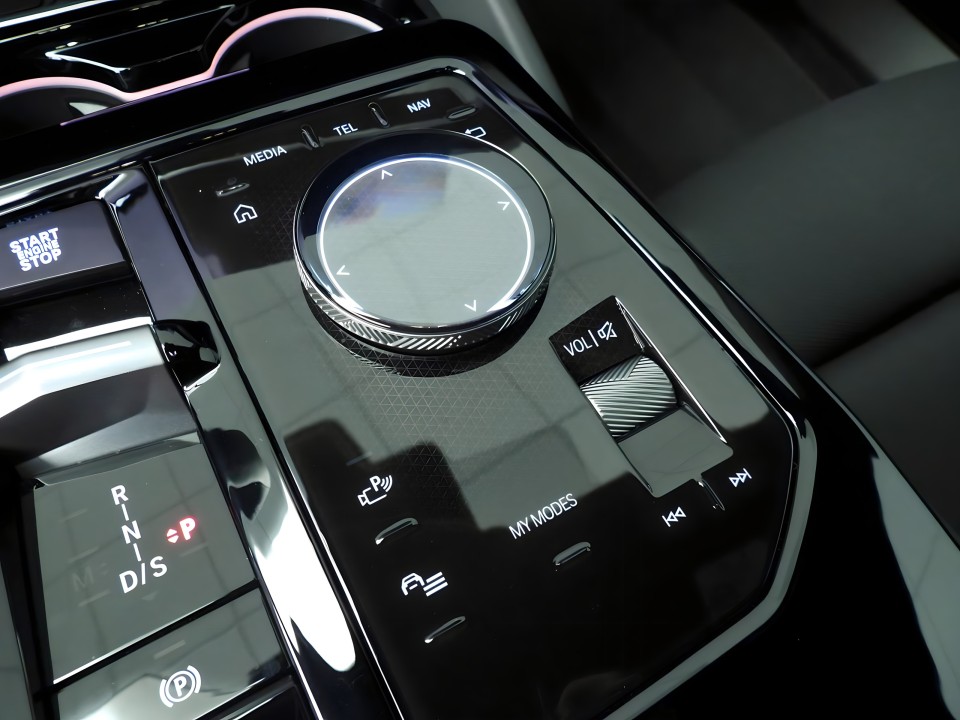 BMW Seria 5 540d xDrive M-Sport - foto 26