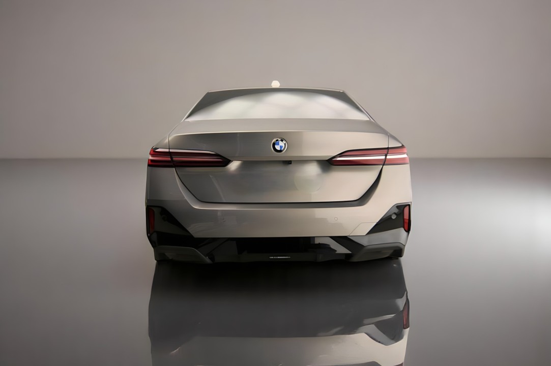 BMW Seria 5 520 i Sedan (3)