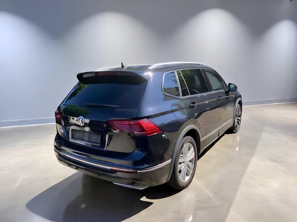 Volkswagen Tiguan Allspace R-Line (2)