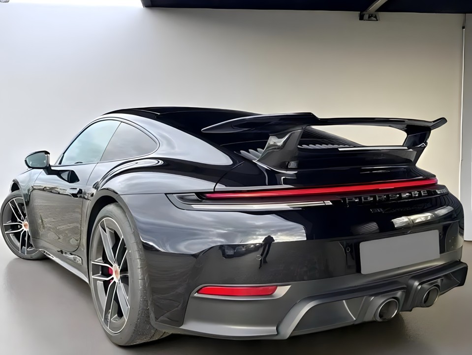 Porsche 911 Carrera 4 GTS (3)