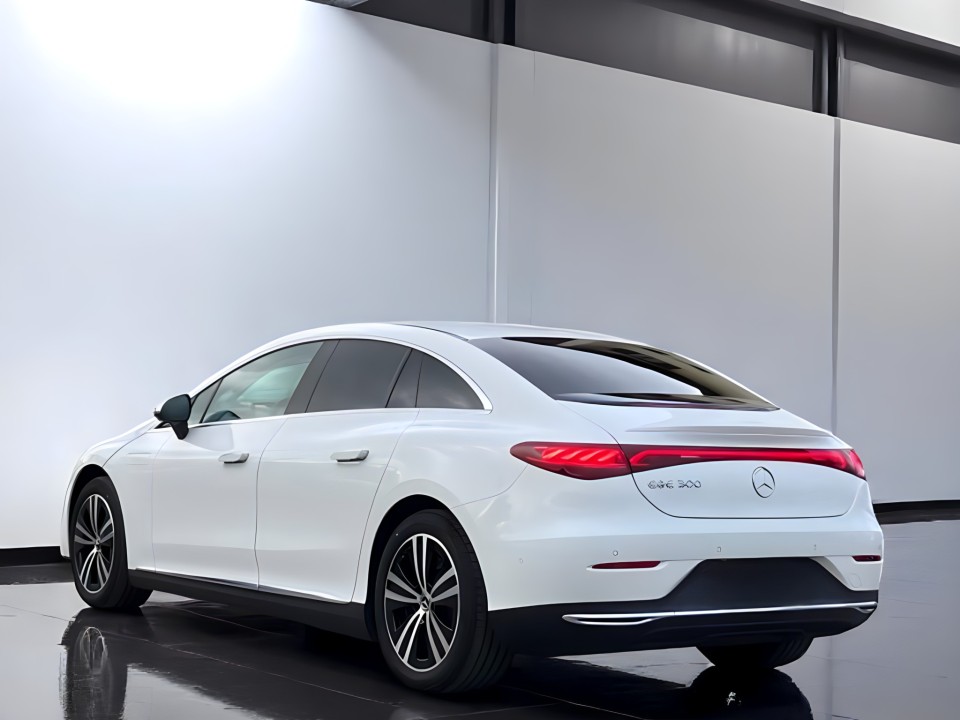 Mercedes-Benz EQE 300 (2)