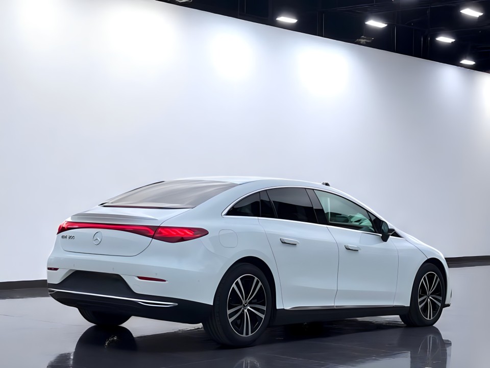 Mercedes-Benz EQE 300 (3)