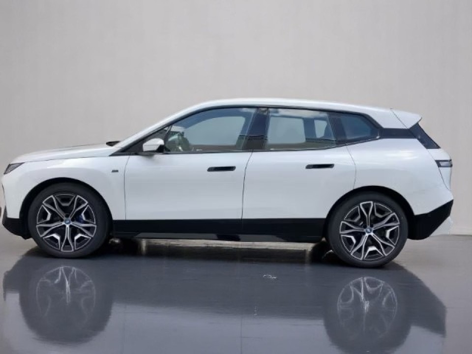 BMW IX M60 (3)