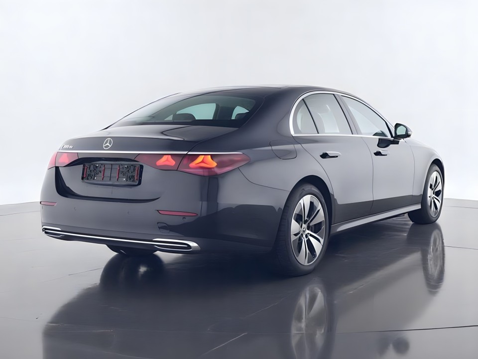 Mercedes-Benz E 300de Avantgarde (2)