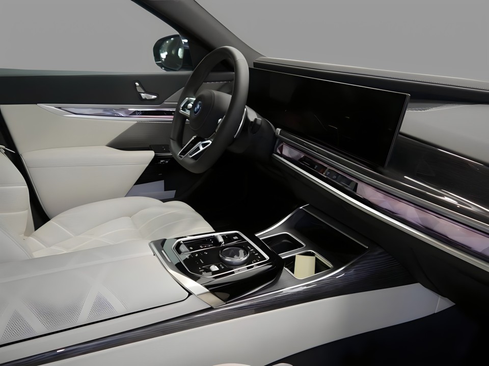 BMW Seria 7 750e xDrive M-Sport (4)