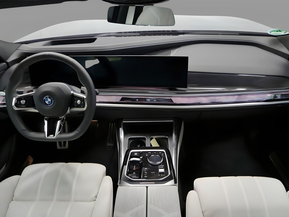BMW Seria 7 750e xDrive M-Sport (5)