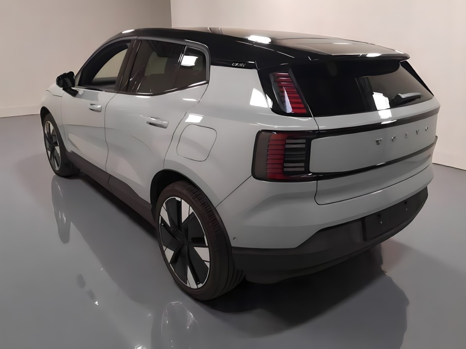 Volvo EX30 Ultra Performance (3)