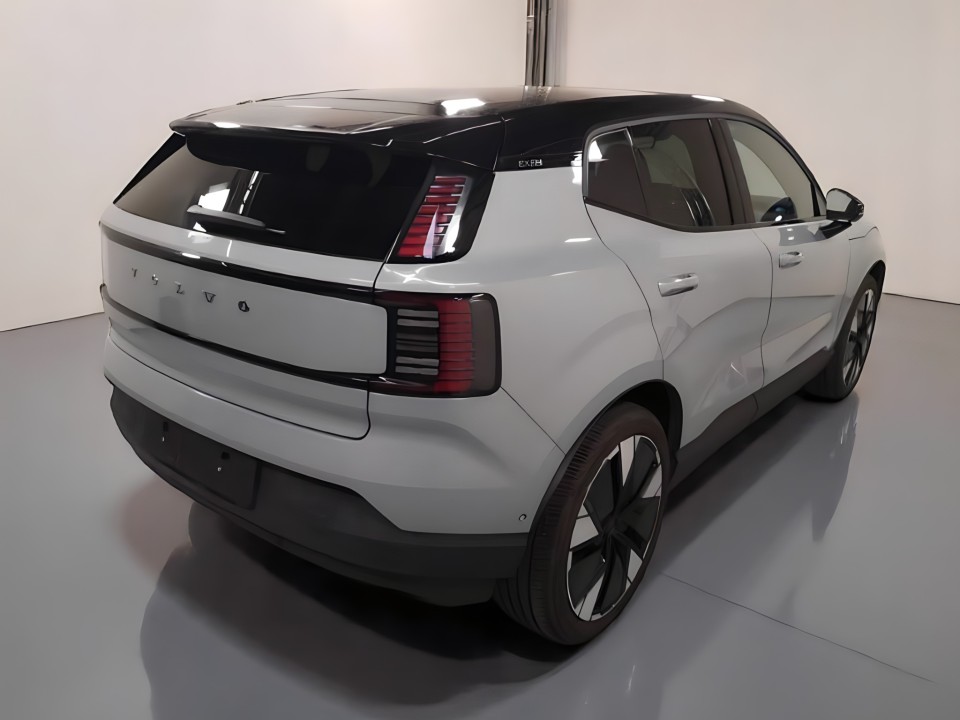 Volvo EX30 Ultra Performance (2)