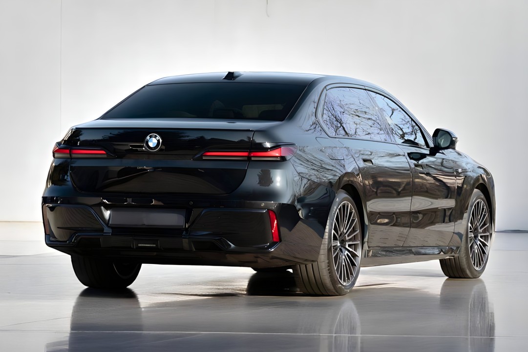 BMW Seria 7 740d xDrive M-Sport (2)