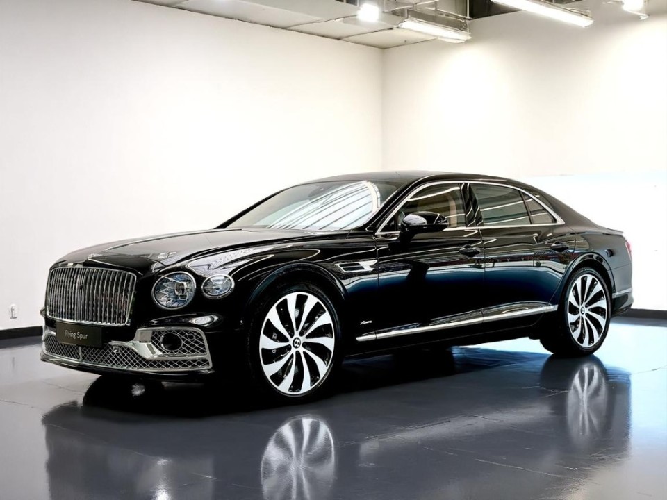 Bentley Flying Spur Azure V8