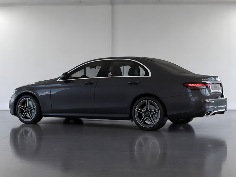 Mercedes-Benz E 300e 4MATIC AMG Line (5)