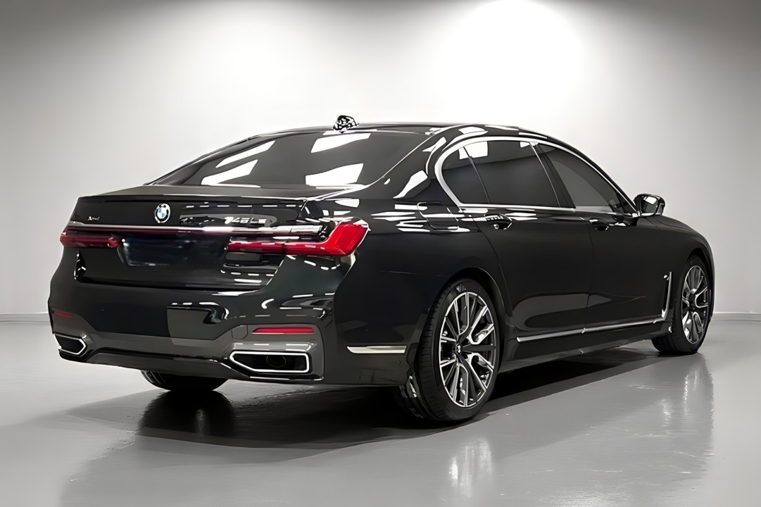 BMW Seria 7 745Le xDrive M-Sport (3)