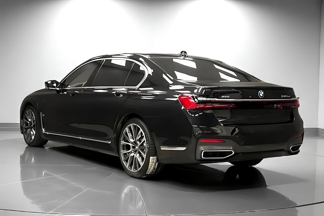 BMW Seria 7 745Le xDrive M-Sport (4)