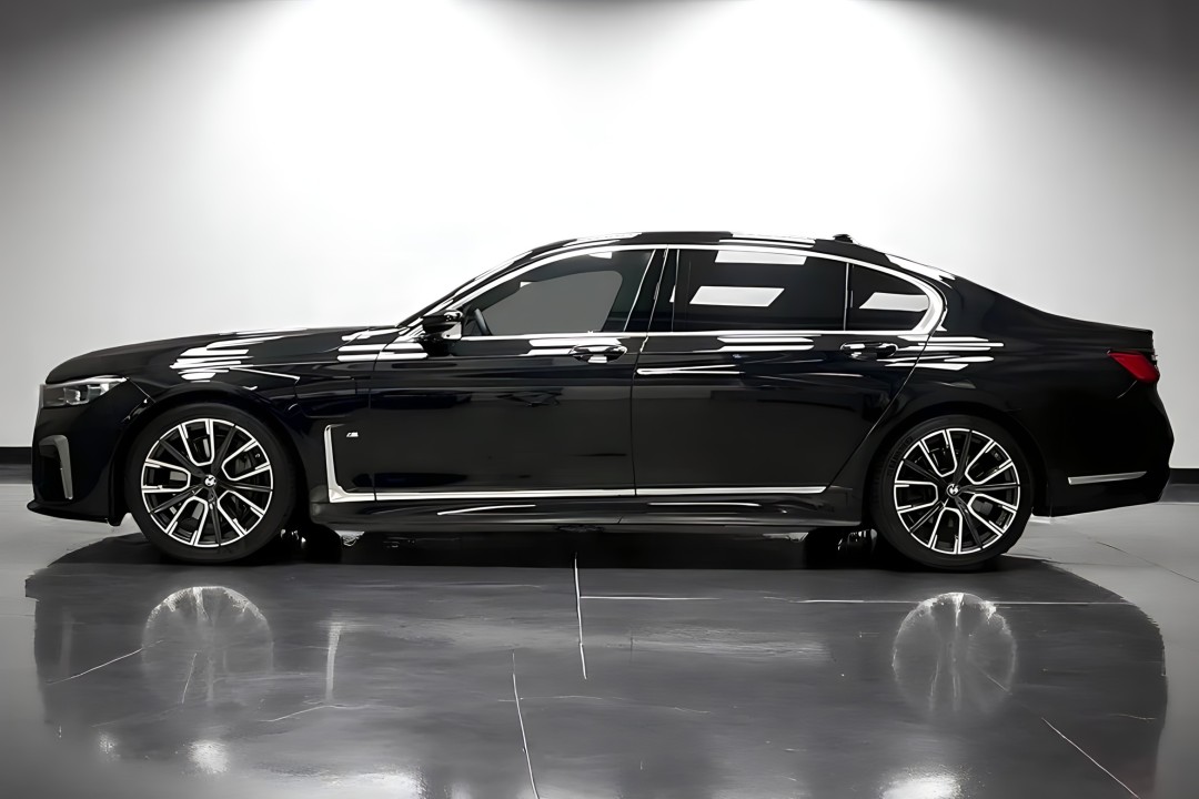 BMW Seria 7 745Le xDrive M-Sport (5)