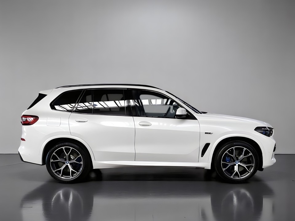 BMW X5 xDrive45e M-Sport (2)
