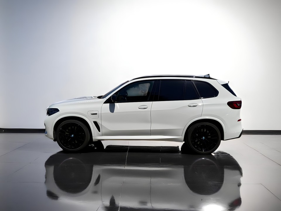 BMW X5 xDrive45e M-Sport (2)