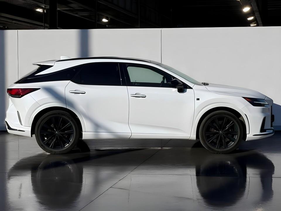 Lexus Seria RX 500h (2)